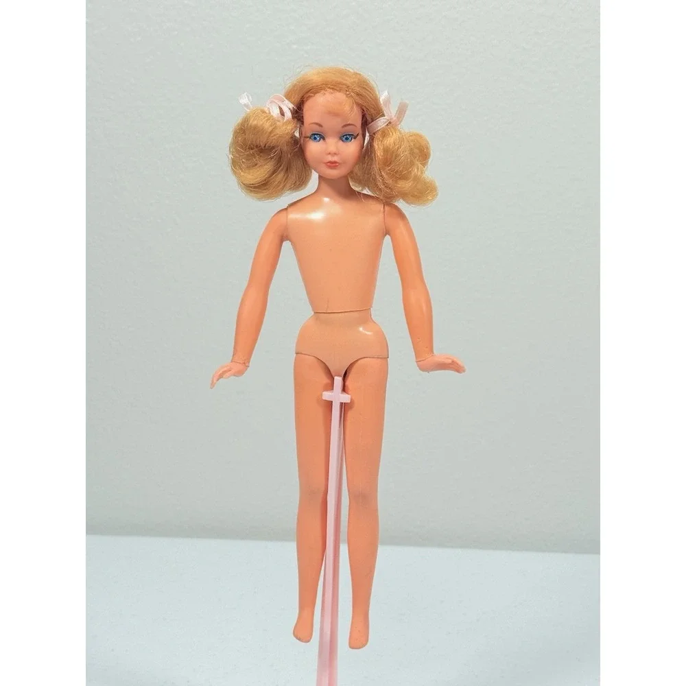 VINTAGE 1969 Taiwán DRAMATIC NEW LIVING SKIPPER DOLL Strawberry Blonde Barbie